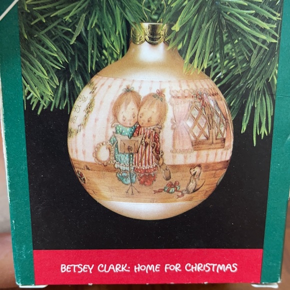 Betsy Clark Hallmark Collectors Series Xmas - Picture 2 of 3